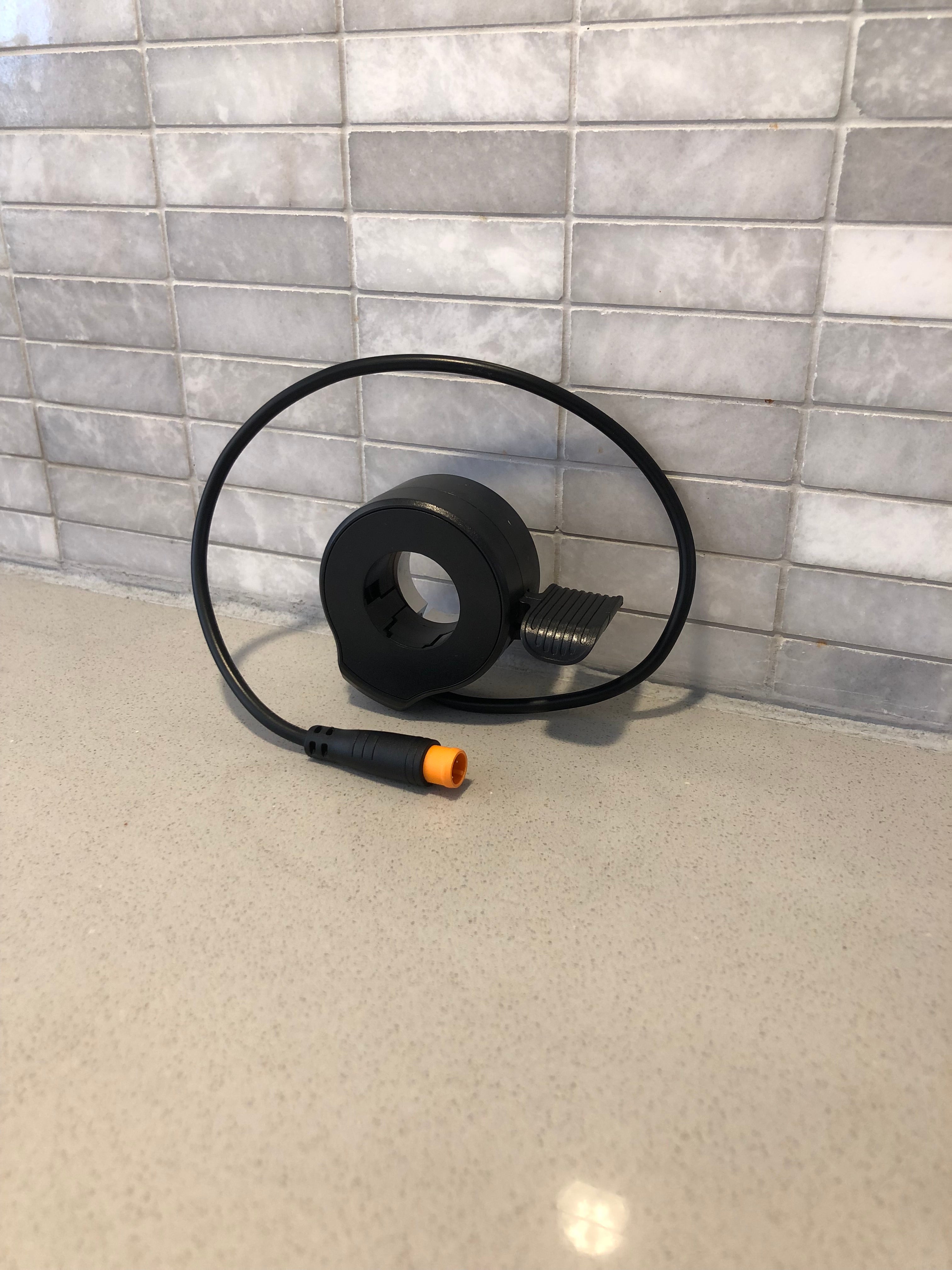 RadRunner Thumb Throttle (plug-and-play)
